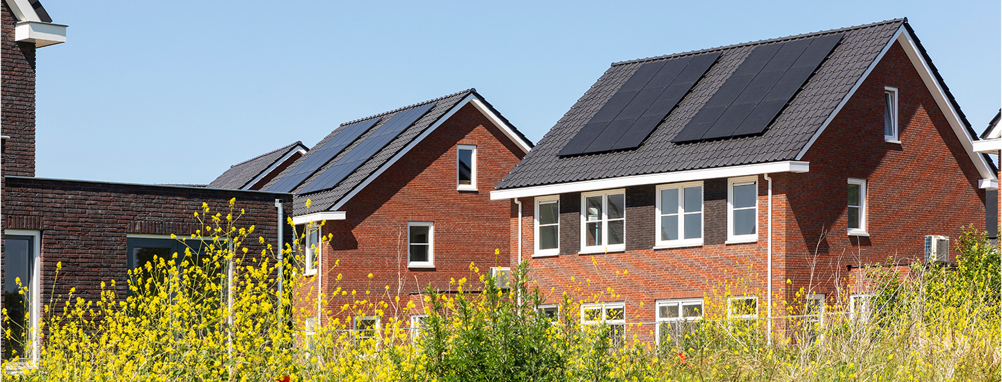 solar panels on roof of new build houses